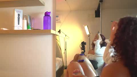 vanilla_hot_ online show from 11/17/25, 01:17