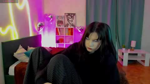 Mia online show from 05/19/26, 07:37
