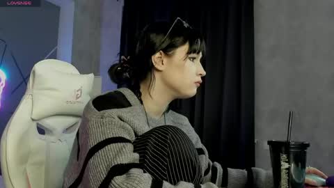 Mia online show from 05/21/26, 07:59