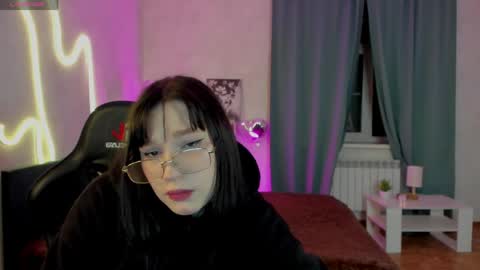 Mia online show from 05/23/26, 07:24
