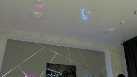 Mia online show from 06/04/26, 07:58