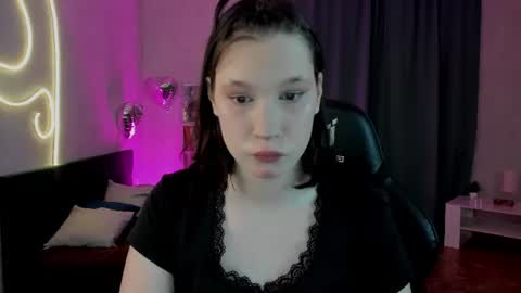 Mia online show from 06/12/26, 02:21