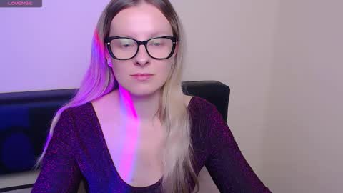 Mia online show from 10/15/25, 07:41