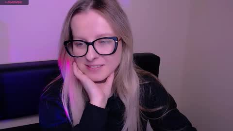 Mia online show from 10/21/25, 06:47