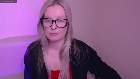 Mia online show from 11/14/25, 08:46