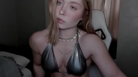 Snapshot of vanillalivitski chatting on 09/15/25, 11:10 Vanilla online show from 09/15/25, 11:10
