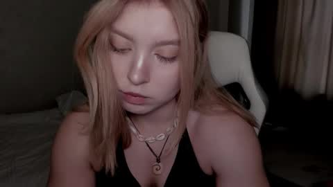 Snapshot of vanillalivitski chatting on 09/24/25, 11:02 Vanilla online show from 09/24/25, 11:02