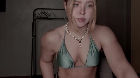 Snapshot of vanillalivitski chatting on 10/01/25, 02:45 Vanilla online show from 10/01/25, 02:45