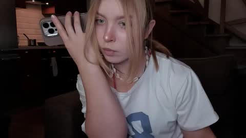 Snapshot of vanillalivitski chatting on 10/09/25, 11:30 Vanilla online show from 10/09/25, 11:30