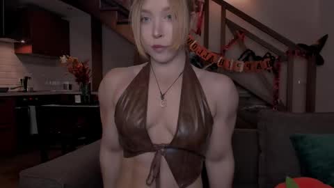 Snapshot of vanillalivitski chatting on 10/23/25, 03:55 Vanilla online show from 10/23/25, 03:55