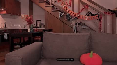 Snapshot of vanillalivitski chatting on 10/29/25, 01:35 Vanilla online show from 10/29/25, 01:35