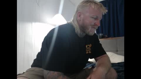 Snapshot of vanillarickjames chatting on 12/17/25, 11:11 Vanillaking95 online show from 12/17/25, 11:11