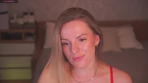 Snapshot of vanille_mystery chatting on 06/22/26, 09:45 Sophie online show from 06/22/26, 09:45
