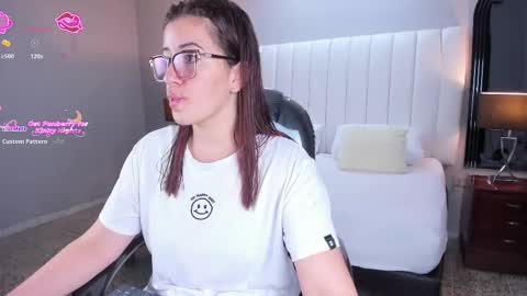 Snapshot of vanitysex chatting on 11/07/25, 11:32 Karine online show from 11/07/25, 11:32