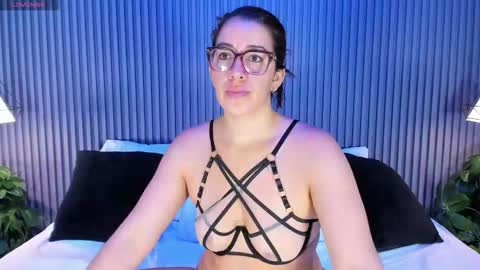 Snapshot of vanitysex chatting on 11/13/25, 11:31 Karine online show from 11/13/25, 11:31