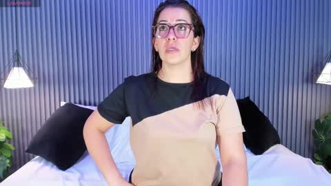 Snapshot of vanitysex chatting on 11/18/25, 11:36 Karine online show from 11/18/25, 11:36