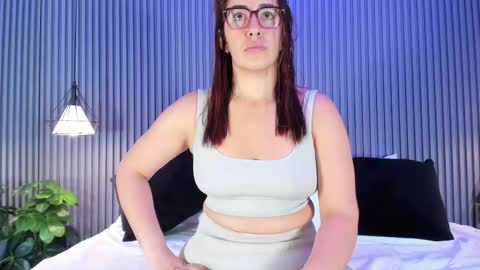 Snapshot of vanitysex chatting on 12/03/25, 11:30 Karine online show from 12/03/25, 11:30