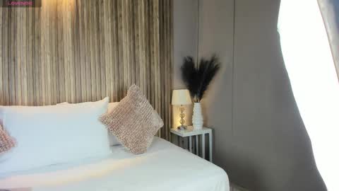 V A N N E S A   online show from 11/21/25, 11:31