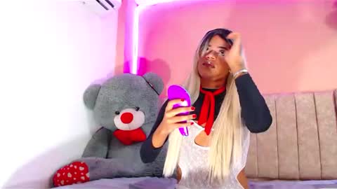 vannesa01 online show from 12/11/24, 04:42