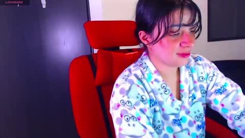 Snapshot of vannessa_shy chatting on 10/13/25, 10:54 Vanesa online show from 10/13/25, 10:54