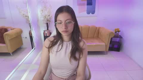 Snapshot of vannia_t18 chatting on 12/13/25, 07:53 vannia t18 online show from 12/13/25, 07:53