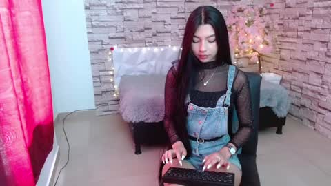 Snapshot of vanse_lust chatting on 01/06/25, 07:35 Karuna online show from 01/06/25, 07:35