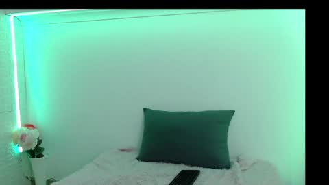 Snapshot of vanse_lust chatting on 01/26/25, 04:30 Karuna online show from 01/26/25, 04:30