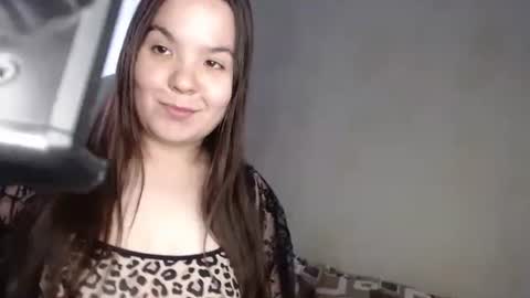 Snapshot of var_kiss chatting on 10/27/25, 05:44 Var Kiss online show from 10/27/25, 05:44