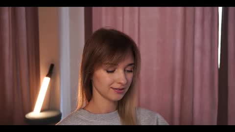 Snapshot of variety_moments chatting on 09/21/25, 03:08 Heeeeey Im Hanna the art of tease online show from 09/21/25, 03:08