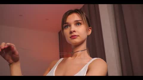 Snapshot of variety_moments chatting on 10/04/25, 03:32 Heeeeey Im Hanna the art of tease online show from 10/04/25, 03:32