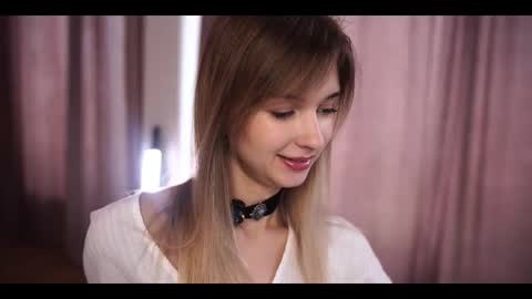 Snapshot of variety_moments chatting on 10/19/25, 02:45 Heeeeey Im Hanna the art of tease online show from 10/19/25, 02:45