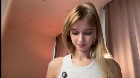 Snapshot of variety_moments chatting on 11/02/25, 03:42 Heeeeey Im Hanna the art of tease online show from 11/02/25, 03:42