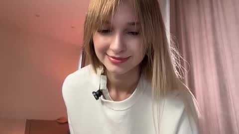 Snapshot of variety_moments chatting on 11/09/25, 04:33 Heeeeey Im Hanna the art of tease online show from 11/09/25, 04:33