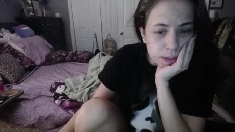 Snapshot of vaua089 chatting on 09/20/25, 05:19 vaua089 online show from 09/20/25, 05:19