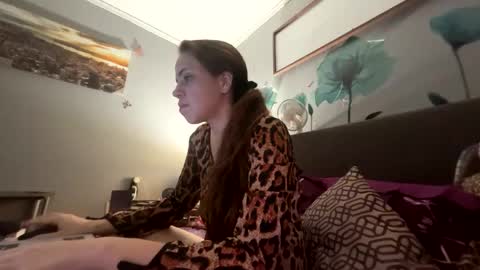 Snapshot of vaua089 chatting on 10/03/25, 04:31 vaua089 online show from 10/03/25, 04:31