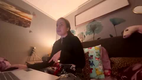 vaua089 online show from 11/24/25, 02:33