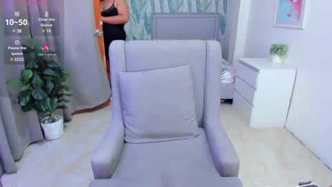 Snapshot of vavavoom_ chatting on 01/19/25, 05:26 Ahva online show from 01/19/25, 05:26