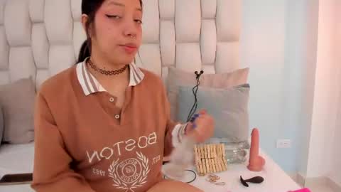 Vayra Moon  online show from 07/24/26, 04:38