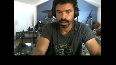 Snapshot of vbigidux chatting on 12/23/24, 04:12 vbigidux online show from 12/23/24, 04:12