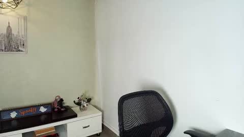 Victoria online show from 10/27/25, 11:03