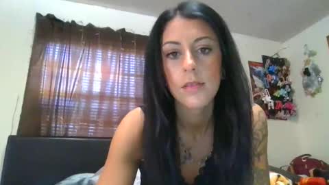 Snapshot of vee2345 chatting on 12/15/25, 04:22 vee2345 online show from 12/15/25, 04:22