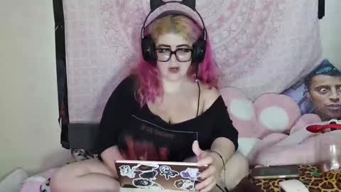 Snapshot of veelehanex3 chatting on 12/13/24, 11:34 Veronica Lehane online show from 12/13/24, 11:34