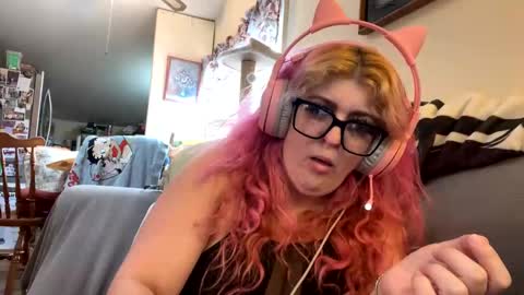 Snapshot of veelehanex3 chatting on 12/15/24, 06:04 Veronica Lehane online show from 12/15/24, 06:04