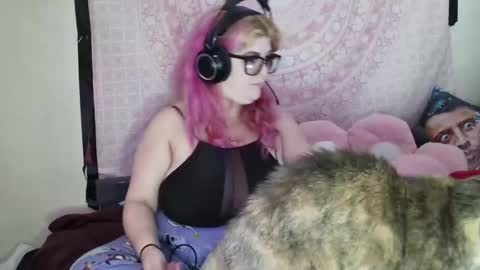 Snapshot of veelehanex3 chatting on 12/16/24, 07:48 Veronica Lehane online show from 12/16/24, 07:48