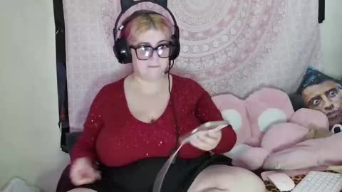 Snapshot of veelehanex3 chatting on 12/17/24, 03:39 Veronica Lehane online show from 12/17/24, 03:39