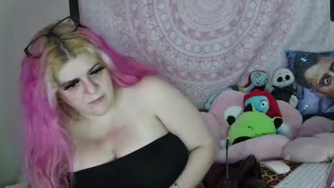 Snapshot of veelehanex3 chatting on 12/23/24, 06:55 Veronica Lehane online show from 12/23/24, 06:55