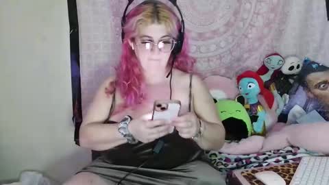 Snapshot of veelehanex3 chatting on 12/25/24, 04:44 Veronica Lehane online show from 12/25/24, 04:44