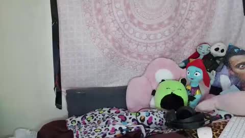 Snapshot of veelehanex3 chatting on 12/27/24, 10:01 Veronica Lehane online show from 12/27/24, 10:01