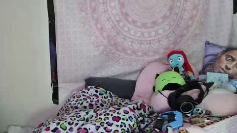 Snapshot of veelehanex3 chatting on 12/31/24, 04:49 Veronica Lehane online show from 12/31/24, 04:49