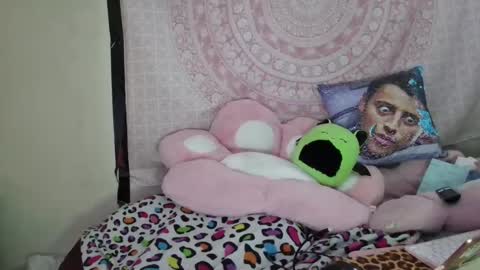 Snapshot of veelehanex3 chatting on 12/31/24, 07:40 Veronica Lehane online show from 12/31/24, 07:40